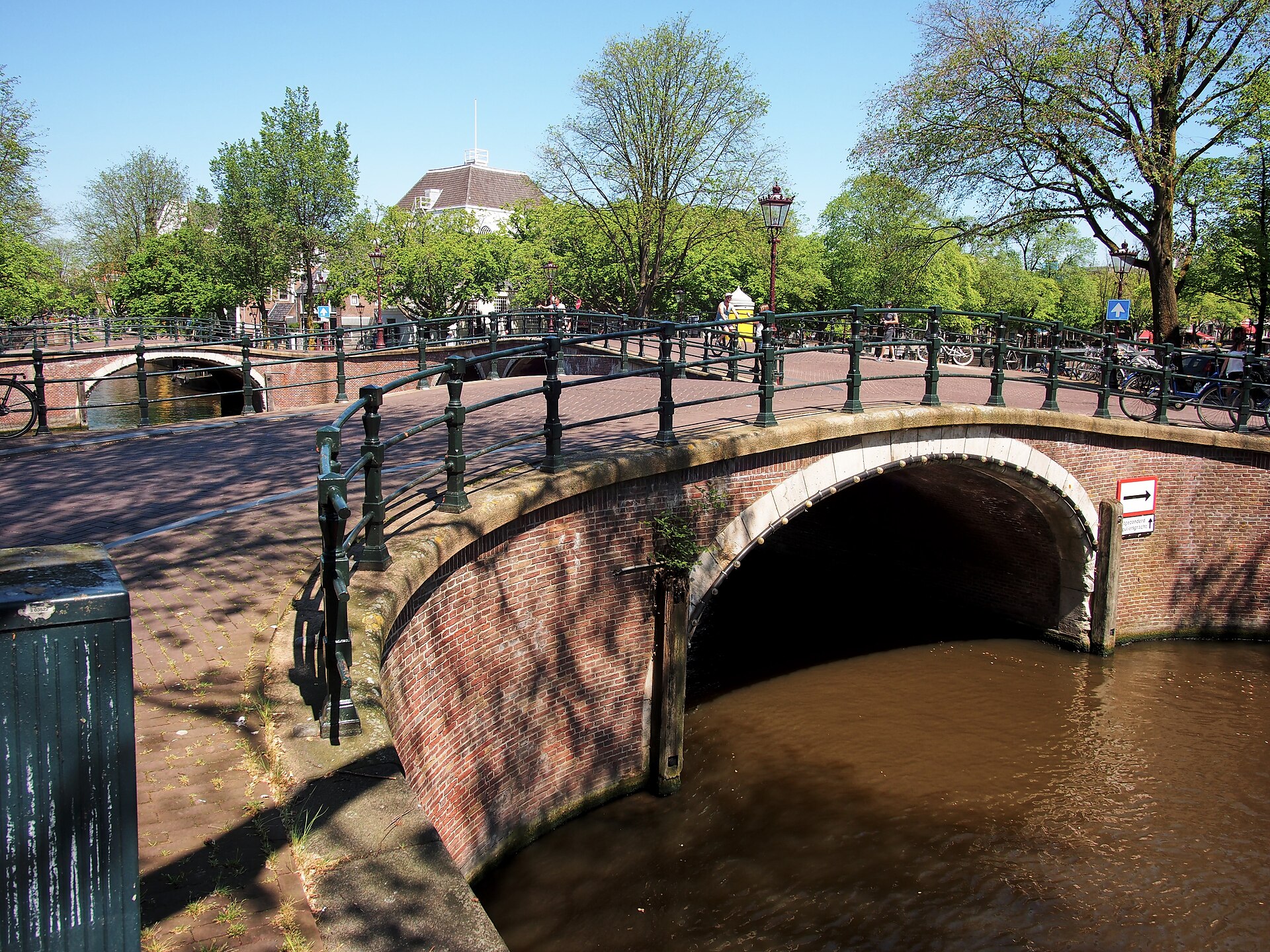 Bridge 72 on the Prinsengracht, spanning the Reguliersgracht